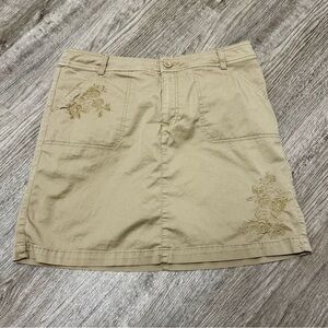Croft & Barrow Khaki Embroidered Skort Size 12 Floral Utility Preppy Natural Fit